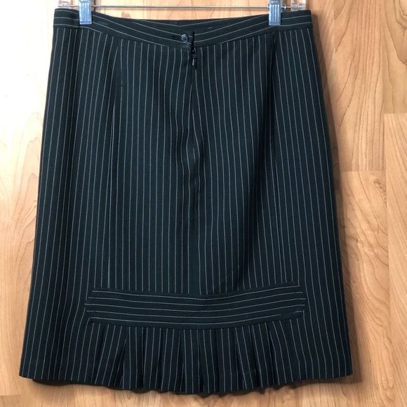 Max Studio size 6 Black/White Pin Striped Skirt - Picture 3 of 7